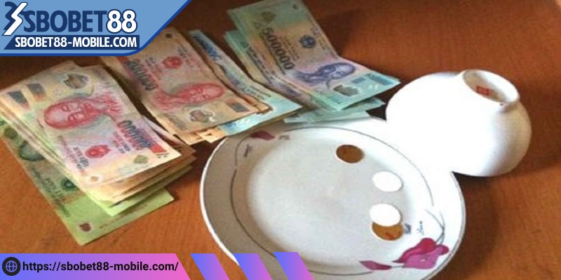 Khám phá trò chơi xóc đĩa truyền thống và cách chơi hiệu quả 1 Xóc đĩa truyền thống xuất hiện từ lâu đời phổ biến vào các dịp lễ hội
